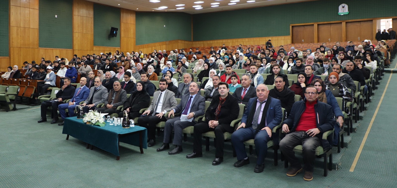 "اليرموك" تحتفي باليوم العالمي للغة العربية.. وتنظم معرضا بعنوان "تجليات الحرف العربي في اللوحة التصويرية"- صور