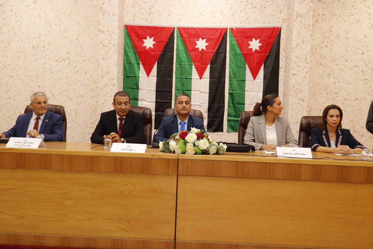 "اليرموك" تنظمُ ندوة حوارية بمناسبة عيد الاستقلال الـ 79 تحدث فيها البشير وجرادات- صور