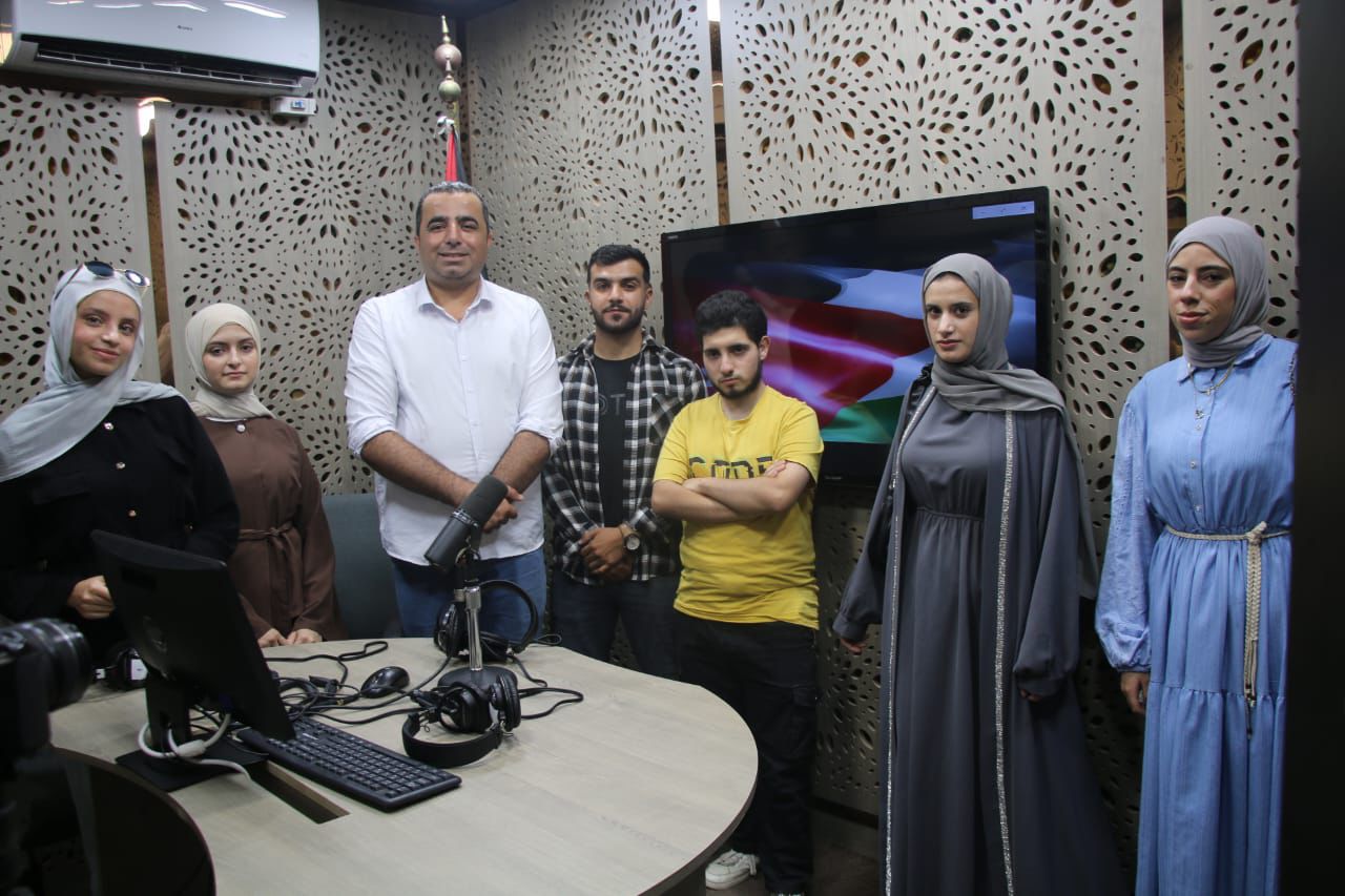"قسم اللغة الإنجليزية" يختتم مساق التدريب الميداني لبرنامج اللغة الإنجليزية التطبيقية- صور