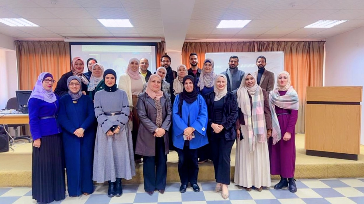 مركز اللغات ينظم ورشة تدريبية حول "كيفية استخدام تطبيقات الذكاء الاصطناعي في تعليم اللغة الثانية"