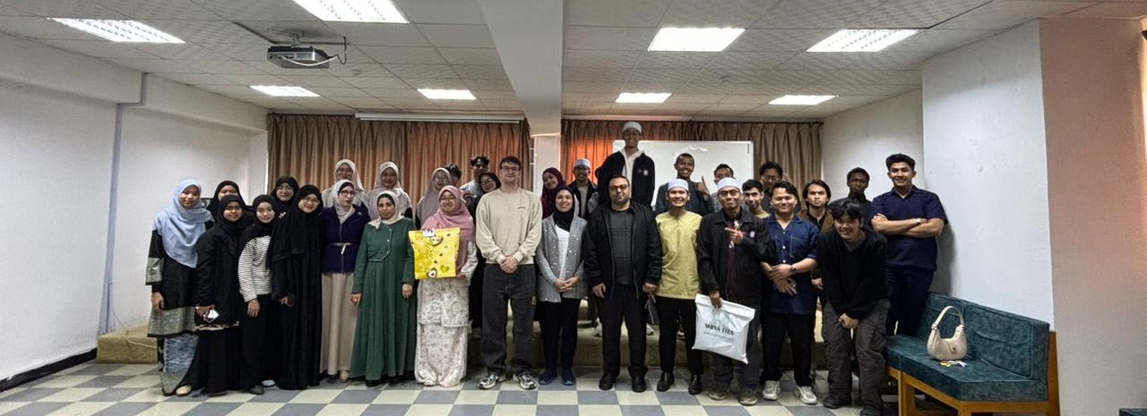 مركز اللغات ينظم مسابقة قرآنية لطلبة اللغة العربية للناطقين بغيرها