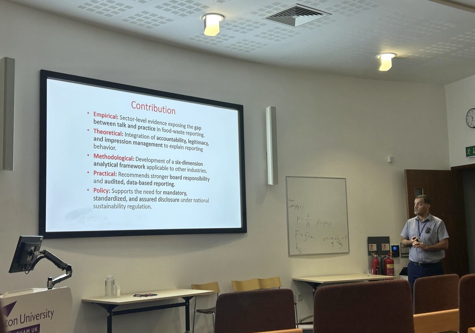 التميمي من "أعمال اليرموك" يشارك بمؤتمر "مجموعة بحوث المحاسبة الإدارية" بالمملكة المتحدة