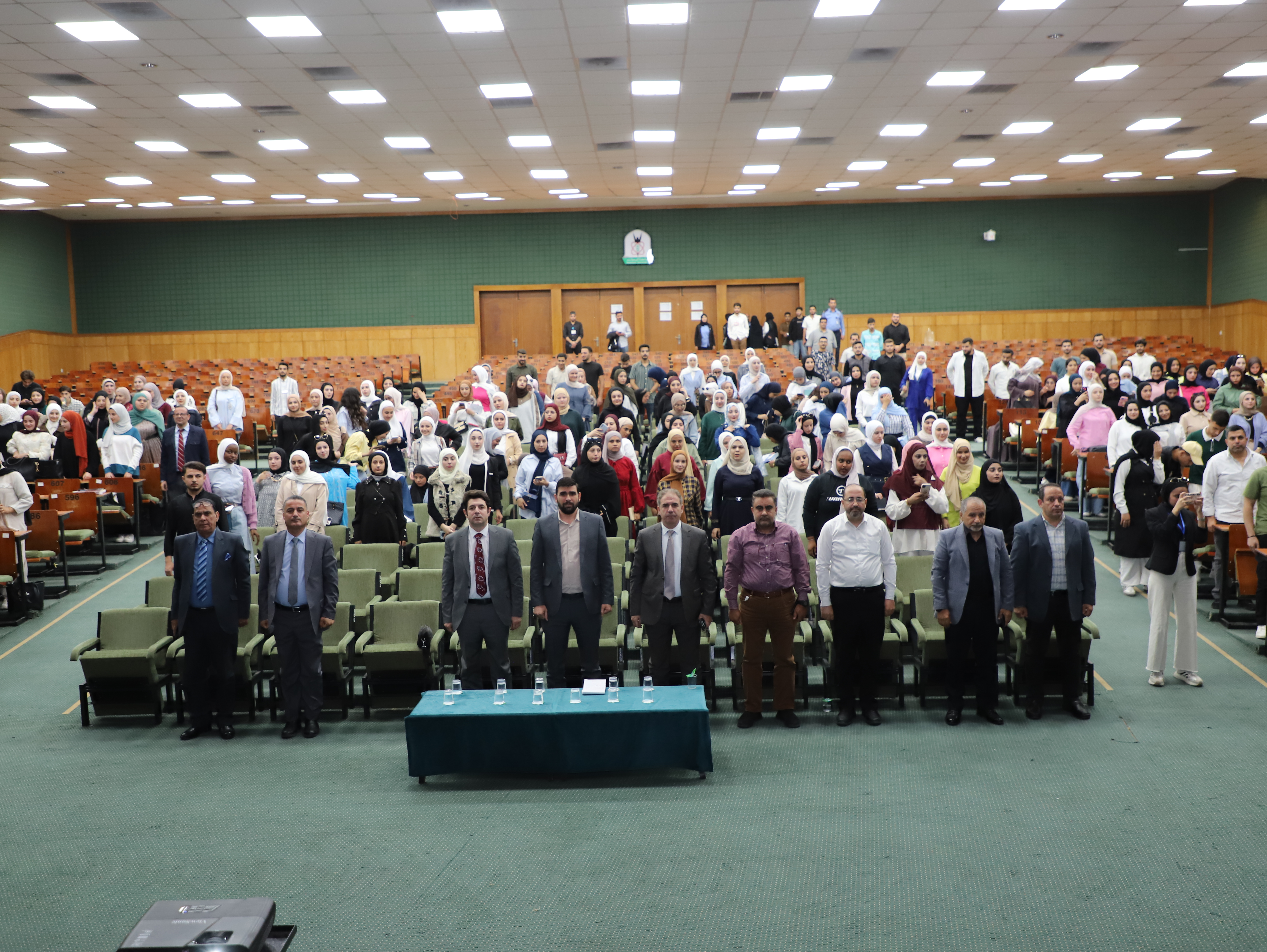 كلية الآداب تستقبل طلبتها المستجدين للعام الجامعي 2025-2026 في لقاء إرشادي شامل