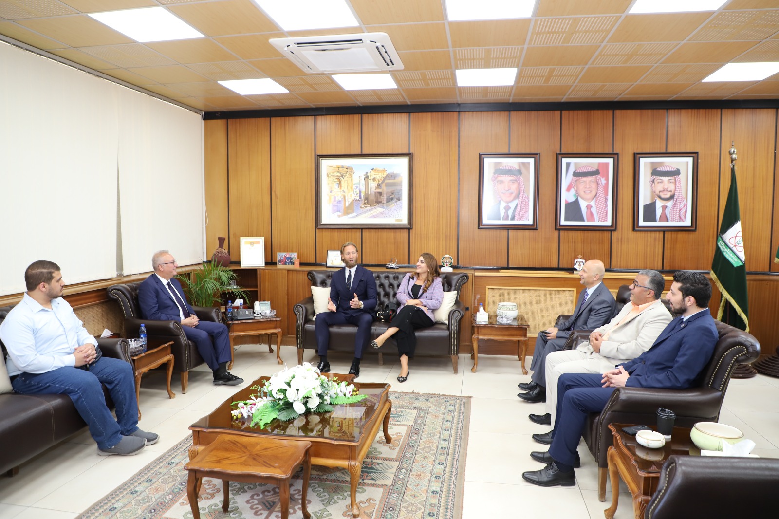 وفد من معهد الأعمال الإسباني يزور "اليرموك" لبحث التعاون وتنظيم مسابقة طلابية في المدرسة النموذجية