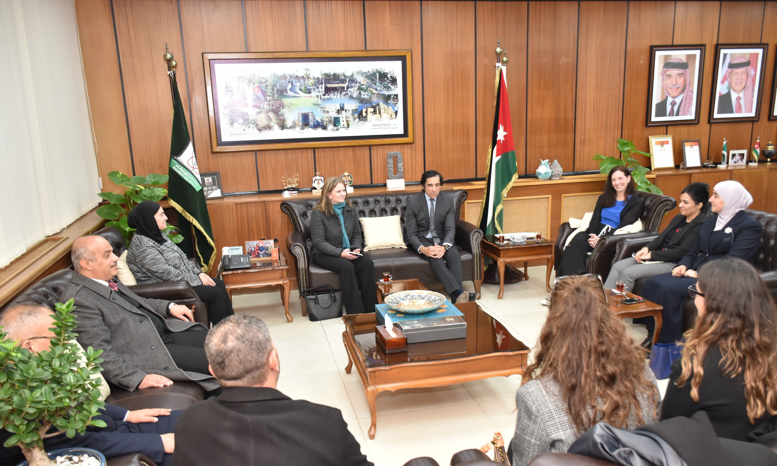 وفد من السفارة الأمريكية يُشيد بتميز "تربوية اليرموك" في تنفيذ مشروع "أساس"