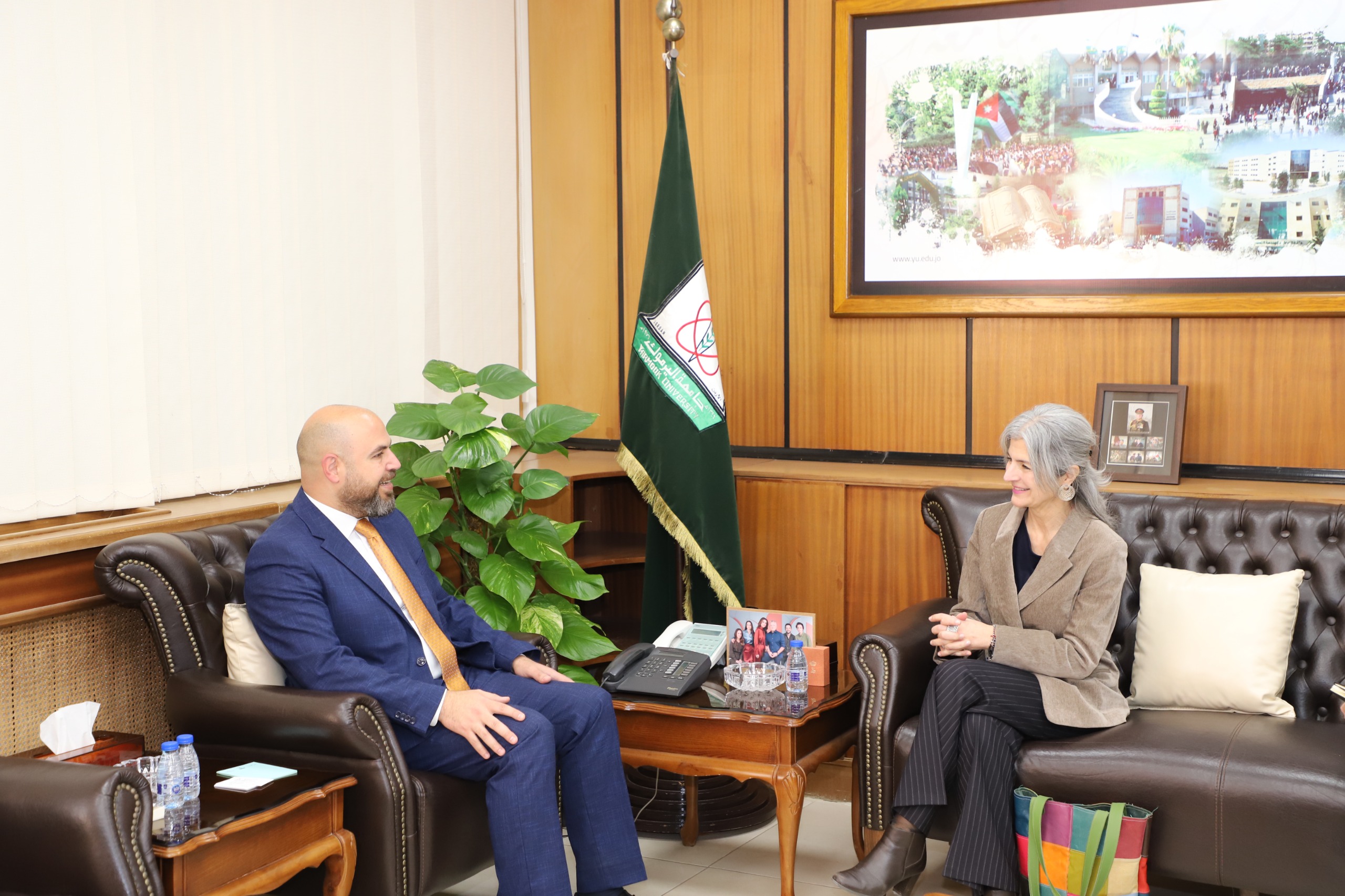 بحث تعزيز التعاون بين 