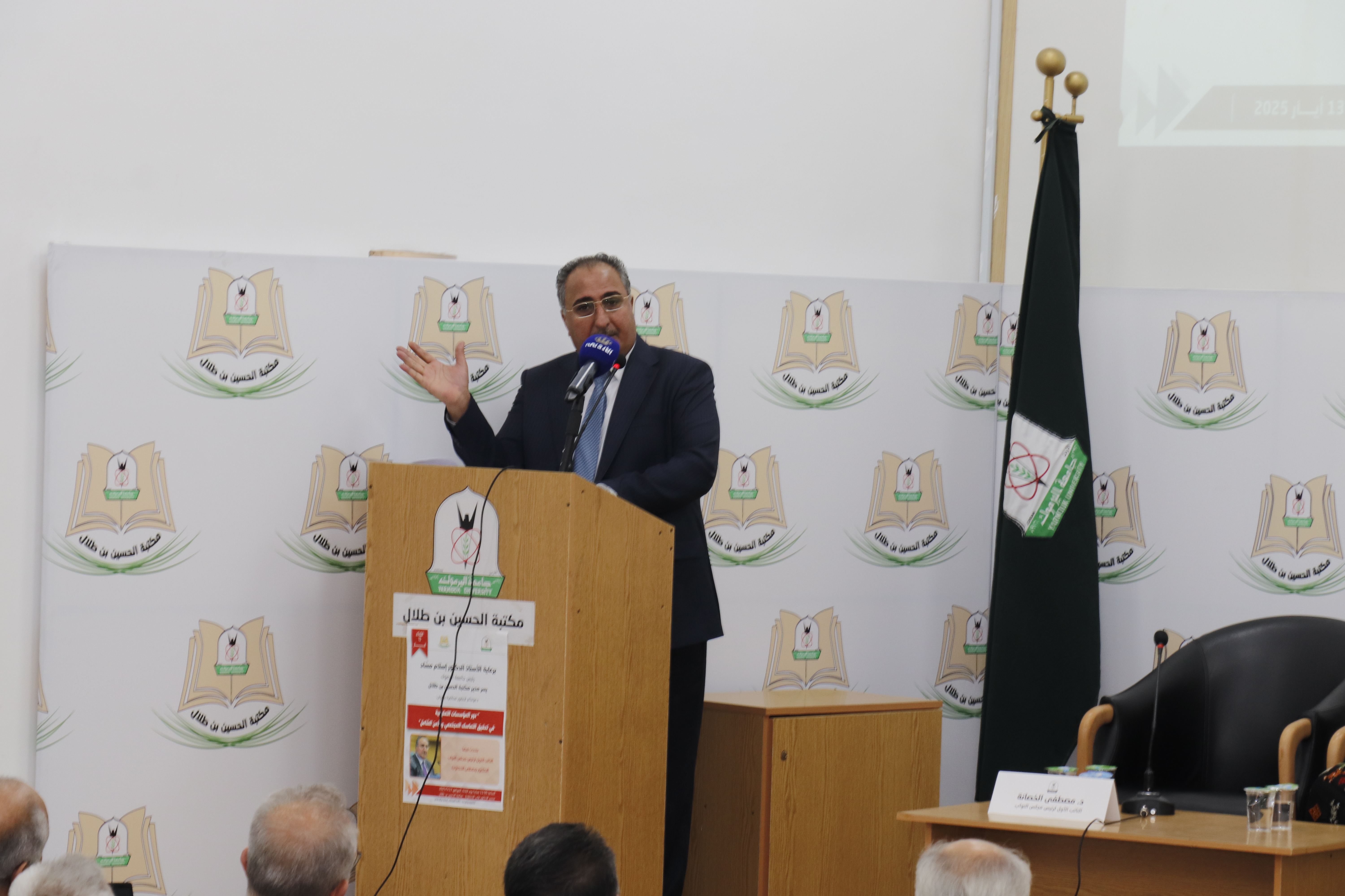 الخصاونة مكتبة 13