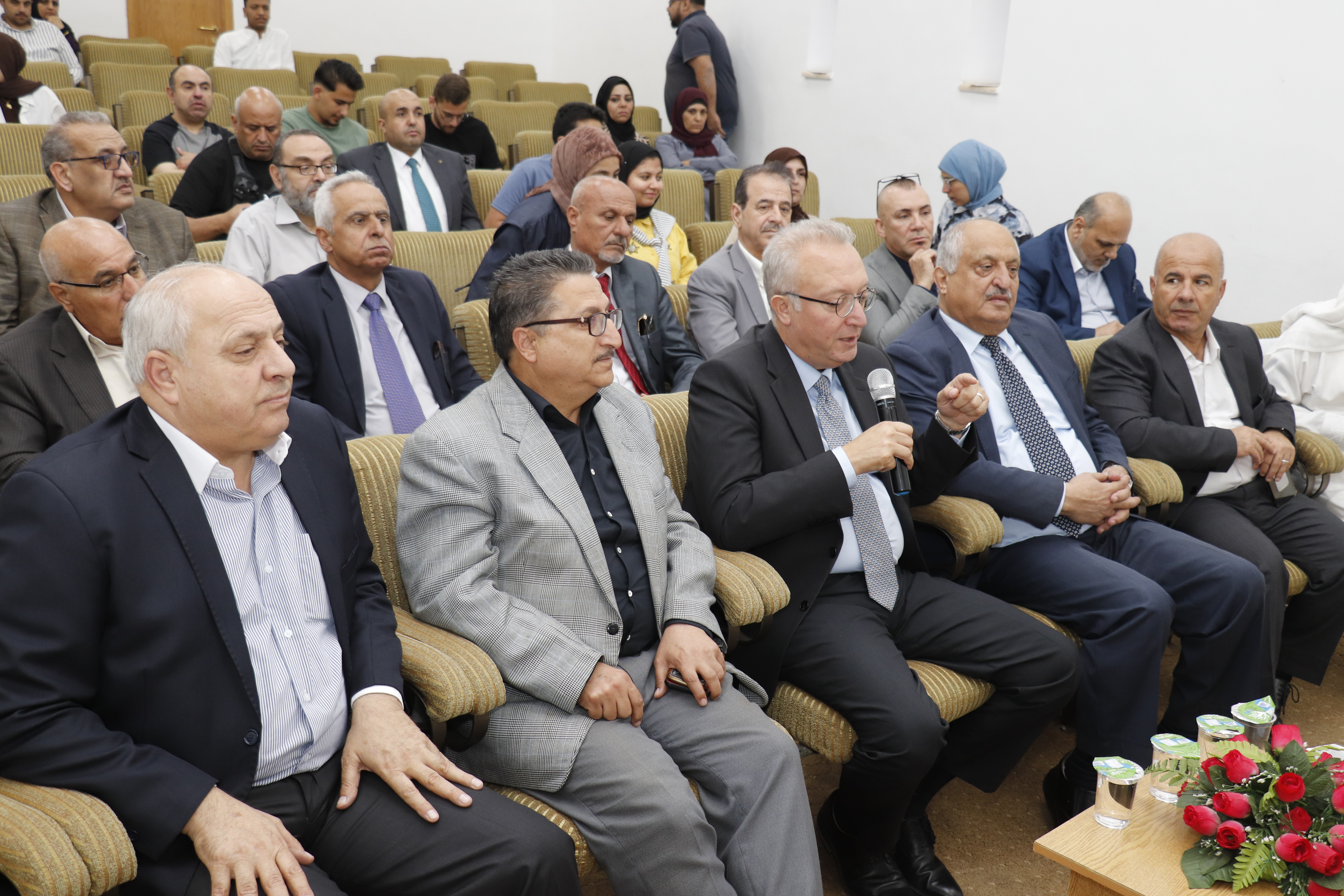 الخصاونة مكتبة 14