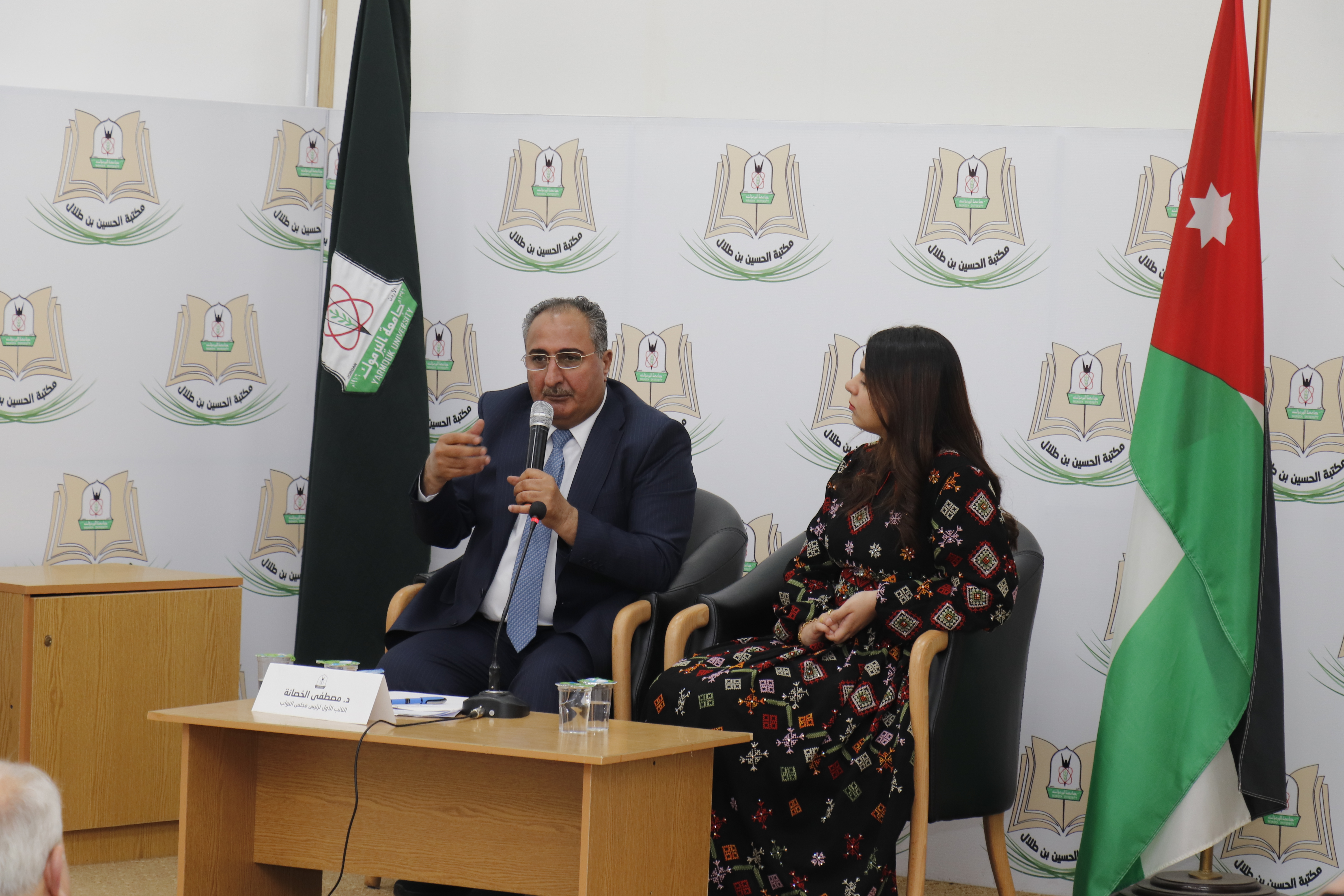 الخصاونة مكتبة 16