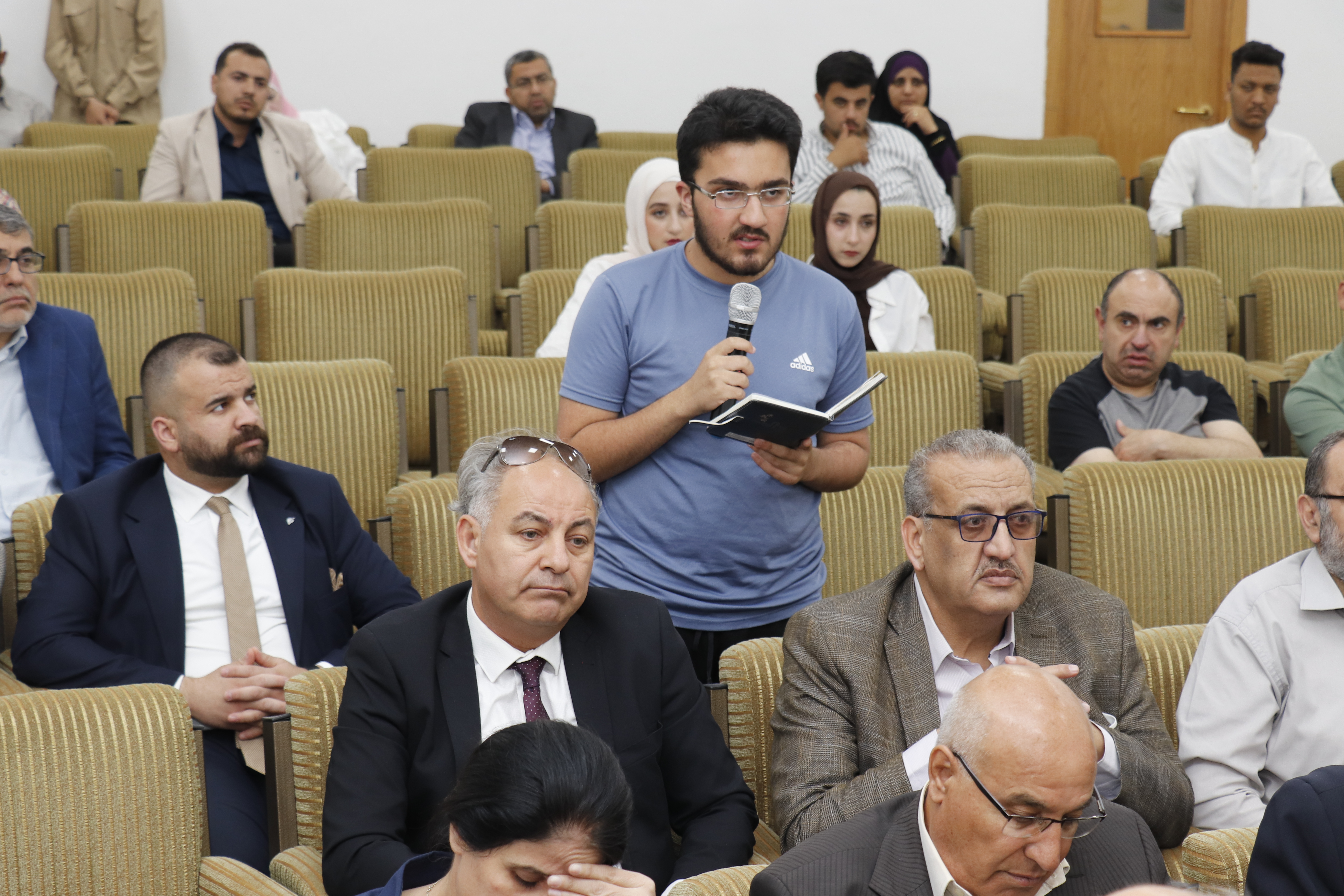 الخصاونة مكتبة 18