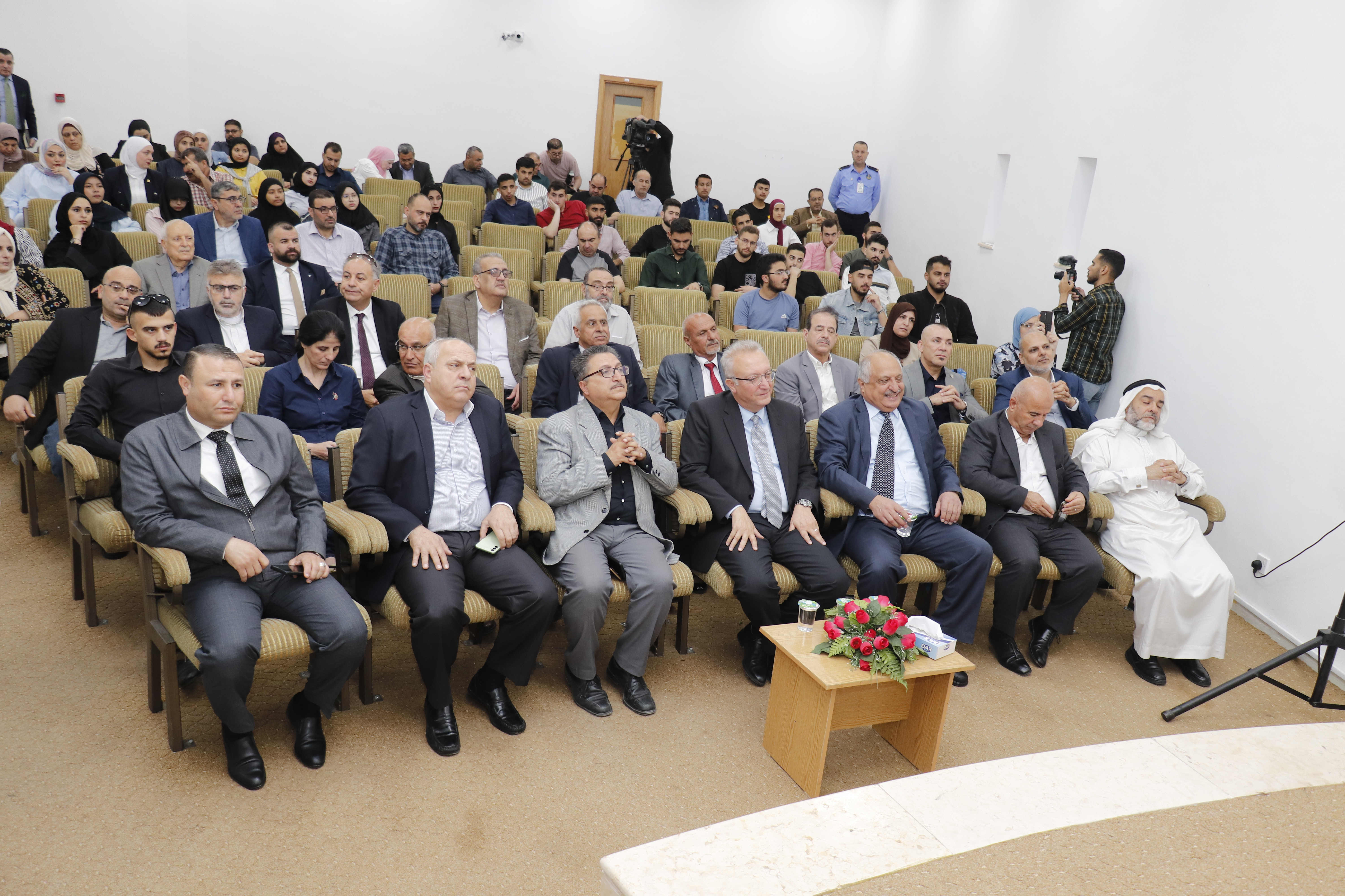 الخصاونة مكتبة 6
